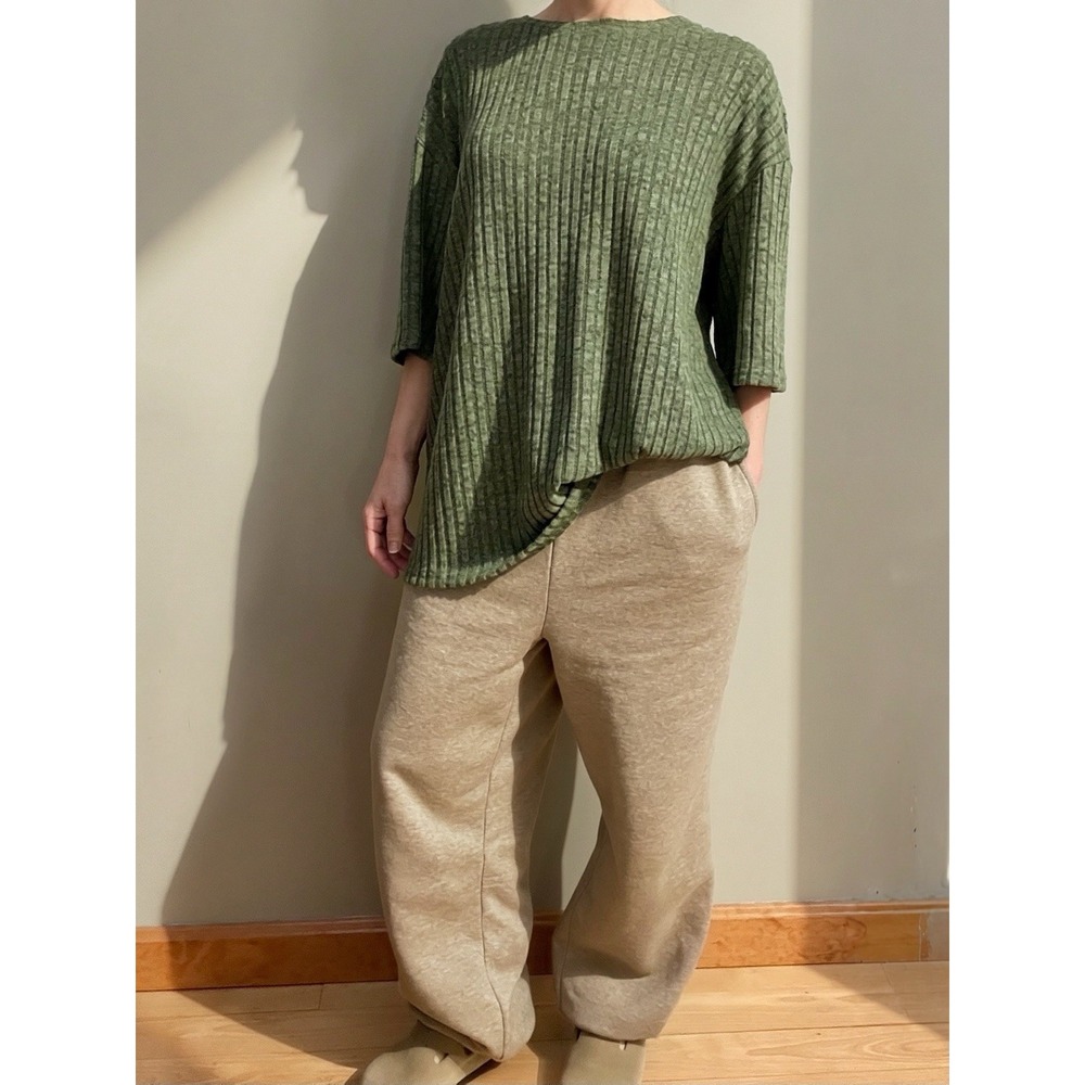 Soft ribbed SHEIN tee in gray size M. Relaxed fit.‎ 29" L 23" W - Picture 3 of 11